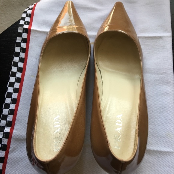 Prada Patent Leather Kitten heels in Tan - Picture 2 of 7
